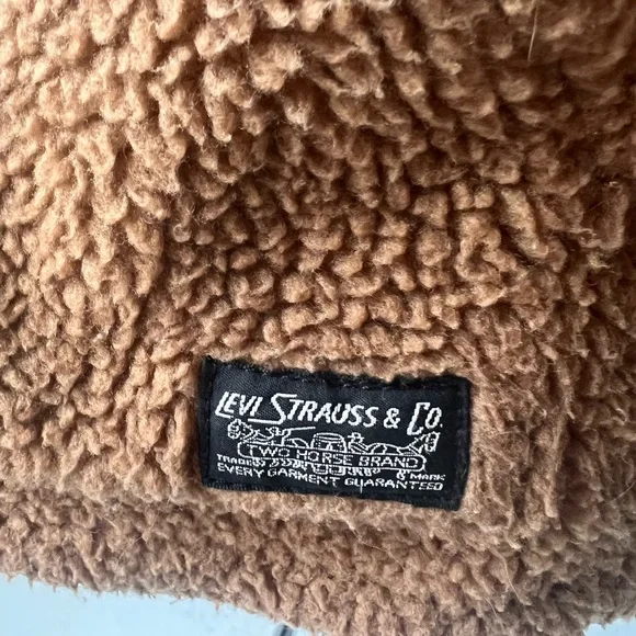 Levi’s brown Sherpa jacket. - Picture 4 of 5